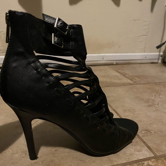 Set of Black 4” Stiletto heels, size 9, zip in bck, excellent condition - Picture 2 of 4